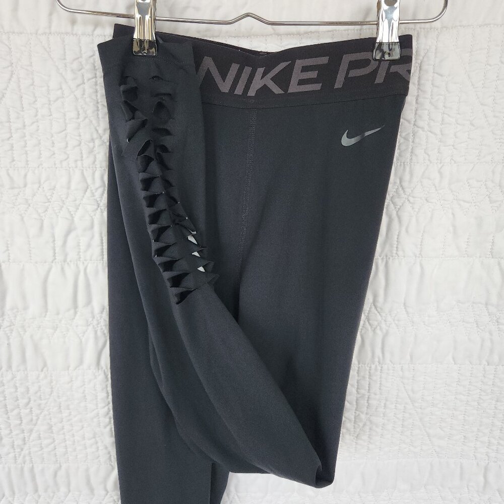Nike Pro Black Leggings – High Rise w/ Cutout Detail XS